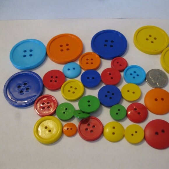lot of (30) colored Buttons, various sizes & colors - Picture 1 of 2